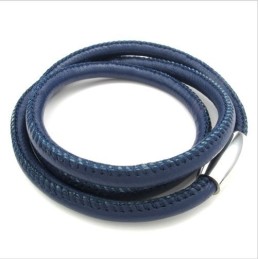 Colar De Couro De Titânio De Excelente Qualidade Com Cores Delicadas E Design Destro