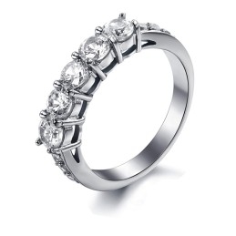 Anel Feminino De Titânio Com Desempenho Confiável E Strass
