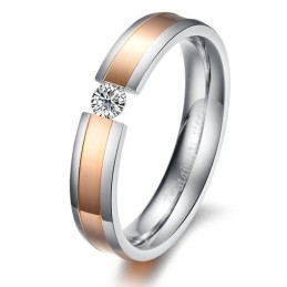Anel De Titânio De Desempenho Confiável Para Amantes Com Strass