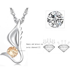 Colar De Titânio Com Revestimento De Platina E Diamante Em Formato De Asa Feminina Da Rainha Da Qualidade