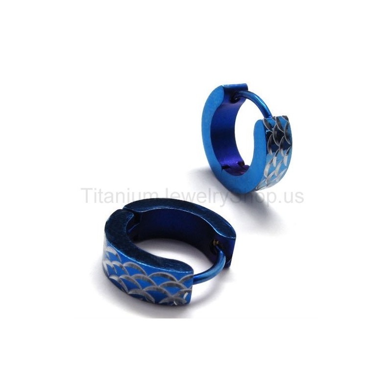 Brincos De Argola De Titânio Gravados Em Azul Brincos De Argola De Titânio Gravados Em Azul