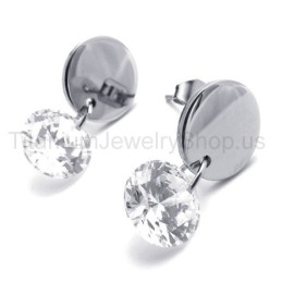 Com Brincos De Diamante E Titânio