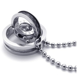 Pingente De Titânio Com Vários Anéis E Detalhes Em Preto